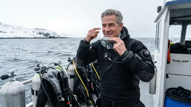 Is mask squeeze more common in cold water diving?